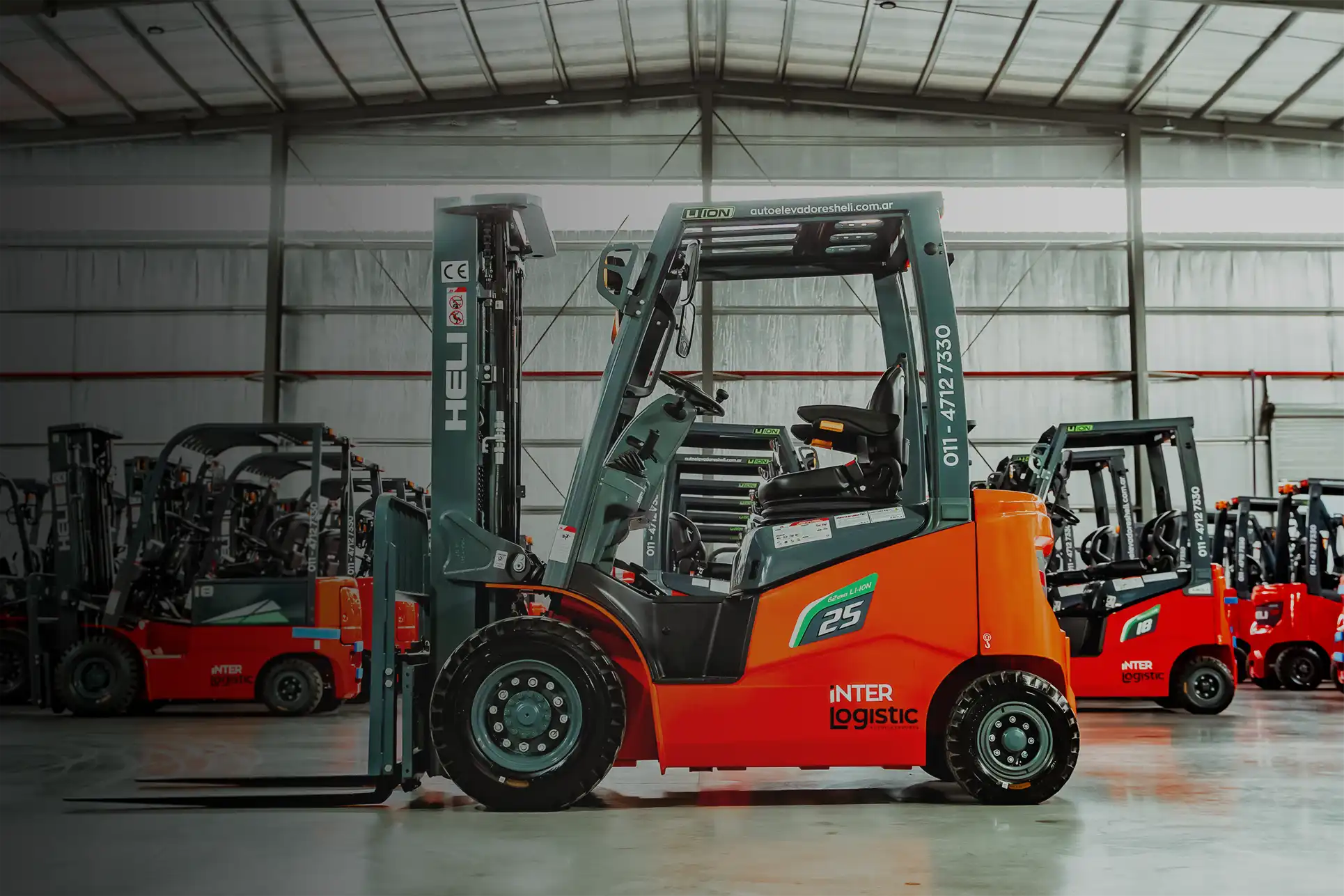 Autoelevadores Heli en un depósito